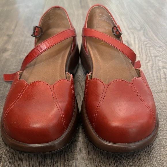 Dansko Red Leather Mules - Picture 4 of 8